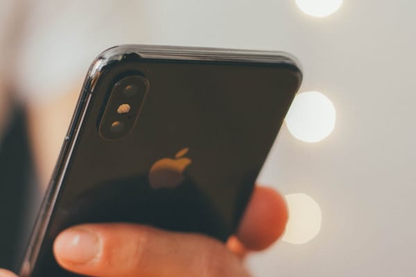Smartphone and iPhone Deals Comparison: Amazon, Walmart, and Verizon for Black Friday 2025